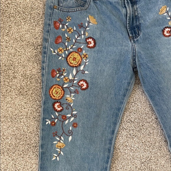 Lillie Rubin Embroidered Blue Jeans - Picture 3 of 9